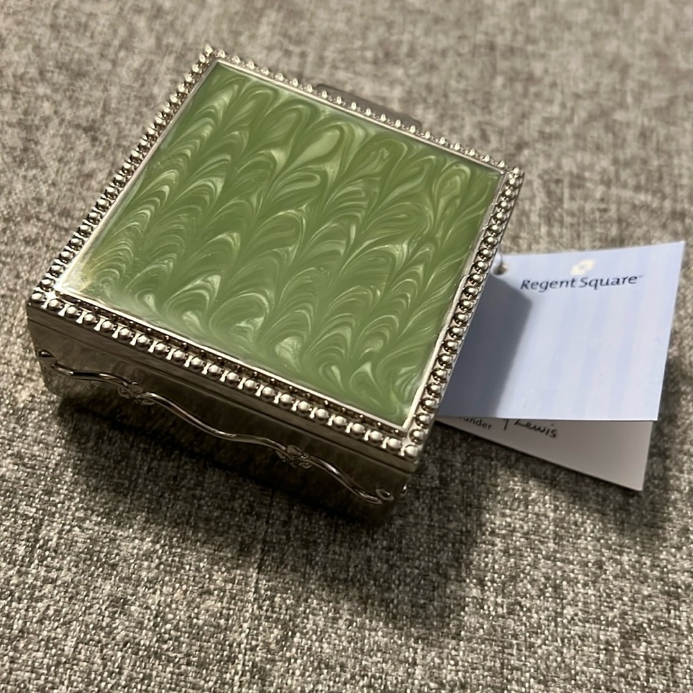 nwt regent square jewelry box